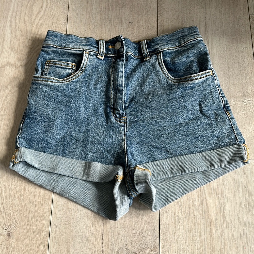 Aritzia Wilfred Free jean shorts